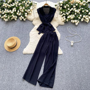 Completo Casual Premium da Donna in 2 Pezzi: Gilet Senza Maniche con Cravatta e Pantaloni Slim Drappeggiati a Vita Alta, Motivo Tinta Unita - Product Image 2