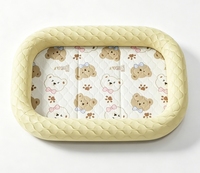 Tapis rafraîchissant pour animaux de compagnie, motif ours nœud papillon de dessin animé, entièrement enveloppant, avec bordure matelassée à bulles, respirant et gaufré, pour cage de chien et canapé