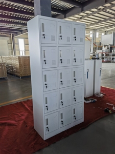 Armario Moderno Plegable de Acero con 15 Puertas, Estructura KD Personalizada para Uso en Escuelas, Hoteles, Centros Comerciales, Dormitorios y Oficinas - Product Image 3