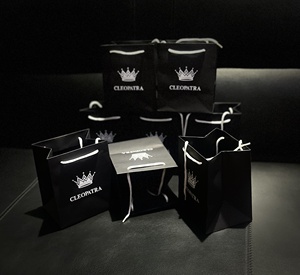 Sacchetti di Carta Neri Quadrati Personalizzati con Goffratura per Gioielli - Product Image 6