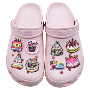 Vente en gros de breloques pour chaussures de joyeux anniversaire cadeau promotionnel accessoire de décoration de chaussures gâteau fête d'anniversaire breloque sabot en caoutchouc pour chaussures - Product Image 2