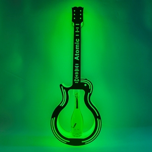Biểu tượng tùy chỉnh Acrylic LED chiếu sáng chai rượu vang Rack hiển thị Guitar Shape LED chai thuyết trình cho bar chai glorifier - Product Image 1