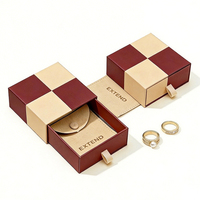Boîte cadeau personnalisée en gros avec logo, style mini-tiroir portable, pour bijoux et colliers, avec gaufrage et doublure en éponge