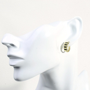 Pendientes de <span class=keywords><strong>Aro</strong></span> Huggie de Lujo con Circones Negros, Rojos y Rosas, Chapados en Oro de 14K, Joyería Atemporal, Pendientes Elegantes para Ocasiones Formales - Product Image 2