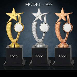 Trophée modèle 705 en métal moulé sous pression, design étoile avec base à logo, pour sports et jeux, gravure laser, impression UV, durable - Product Image 1