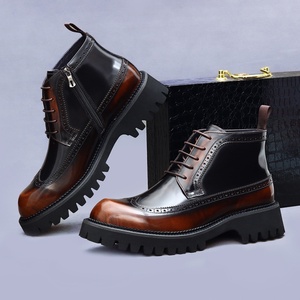 Botas Casuales de Hombre con Grabado en Cuero Británico, Combinadas con Zapatos de Plataforma de Caña Alta - Product Image 3