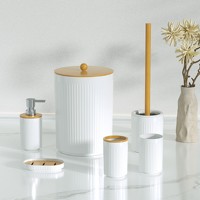 Ensemble d'accessoires de salle de bain classiques en plastique 6 pièces Facile à nettoyer Poubelle Brosse de toilette Distributeur de savon Porte-brosse à dents Porte-savon
