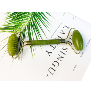 Ensemble Rouleau <span class=keywords><strong>de</strong></span> <span class=keywords><strong>Jade</strong></span> et Gua Sha pour le <span class=keywords><strong>Visage</strong></span> - Anti-Poches et Anti-Rougeurs - Routine <span class=keywords><strong>de</strong></span> Soins <span class=keywords><strong>de</strong></span> la Peau - Soins Personnels - Hommes/Femmes - Vert - Product Image 6