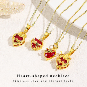 Collana a forma di cuore con <span class=keywords><strong>spine</strong></span> placcata in oro a base di rame con zircone rosso, delicato ciondolo da donna - Product Image 1