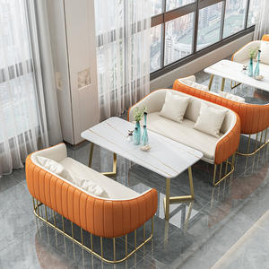 Conjunto de sofás de hotel en cuero naranja con marco dorado para recepción, salón, cafetería, área de espera - Product Image 3