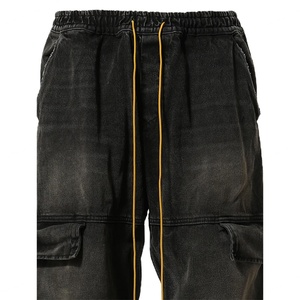 Jean cargo en denim noir délavé coupe droite pour homme avec taille élastique et cordon de serrage - Product Image 5