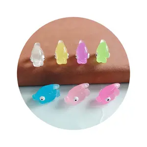 Nuevo creativo 100 Uds 18*23MM luminoso Mini vida marina que brilla en la oscuridad figuritas de peces océano animales marinos adornos para decoración de casa de muñecas