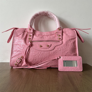 Fabrikneue französische Retro-Trend-Handtasche für Mädchen, Paris Nieten-Umhängetasche, Reißverschluss-Kissen-Tasche, stilvolles Design für Damen - Product Image 6