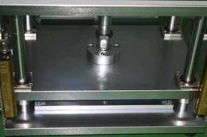 Équipement de poinçonnage de film laminé en aluminium pour batteries au lithium, machine de formage de boîtiers/cases de cellules avec matrice optionnelle - Product Image 2