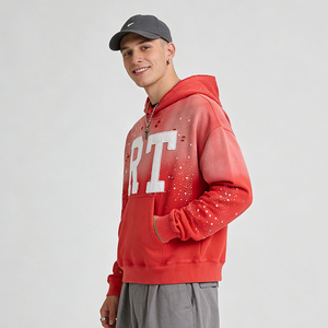 <span class=keywords><strong>Felpa</strong></span> con <span class=keywords><strong>Cappuccio</strong></span> <span class=keywords><strong>Rossa</strong></span> Personalizzata da Uomo con Accenti in Strass, Patch Ricamati, Fori Effetto Vissuto, Lavaggio Abrasivo e Spray Colorato - Product Image 2