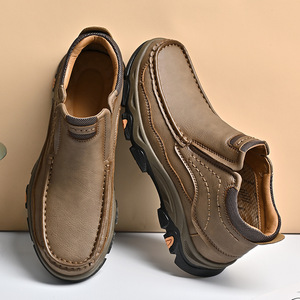 Mocassins pour hommes à enfiler, dessus en PU, semelle en caoutchouc, doublure en peluche, motif uni, logo gravé au laser - Product Image 3