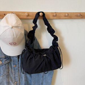 Sac nuage plissé en dentelle <span class=keywords><strong>de</strong></span> style coréen pour femmes, sac bandoulière léger, sac fourre-tout <span class=keywords><strong>de</strong></span> <span class=keywords><strong>sport</strong></span> décontracté <span class=keywords><strong>de</strong></span> grande capacité. - Product Image 1