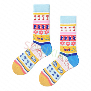 Calcetines más nuevos Moda sueca Color Dibujos animados Lindo gato Flor <span class=keywords><strong>Medias</strong></span> de media pantorrilla para mujeres - Product Image 1