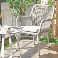 Chaise de salle à manger en rotin tissé en ficelle avec accoudoirs, cadre métallique en aluminium