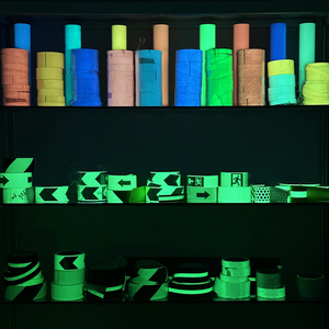 Film Luminescent Autocollant Photoluminescent Vinyle Réfléchissant qui Brille dans le Noir Ruban Lumineux - Product Image 5