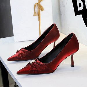 Zapatos Unisex de Tacón Bajo con Punta en Pico, Diseño Calado en Cuero Vacuno, Estilo Moderno 2026 - Product Image 6