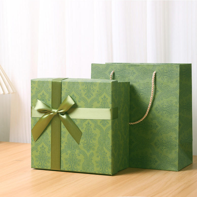 Green Gucci pattern; 20.5*20.5*10 (gift box + Gift Bag)