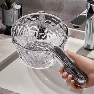 Aopums Cucharón de agua de plástico transparente 7720, mango largo duradero para regar plantas de cocina, lavar inodoros - Product Image 4