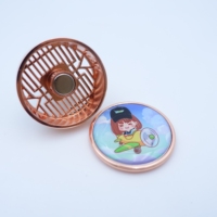 Rafraîchisseur d'air de voiture moderne de luxe en métal diffuseur de parfum suspendu personnalisé avec clip pour bouche d'aération