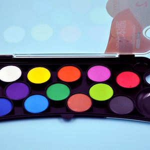 Meilleure vente Ensemble de peinture <span class=keywords><strong>à</strong></span> la <span class=keywords><strong>gouache</strong></span> 12 couleurs Aquarelle moyenne pour artistes sur papier <span class=keywords><strong>lavable</strong></span> sans danger avec emballage en boîte attrayant - Product Image 3