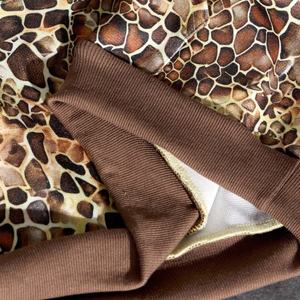 เสื้อฮู้ดดี้ลายพรางแบบซิปสำหรับฤดูใบไม้ร่วง สไตล์สตรีทแวร์ ลายพรางต้นไม้ดิจิทัล พิมพ์ลายทั้งตัว ทรงบ็อกซี่ สำหรับผู้ชาย - Product Image 3