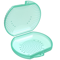 Retenue orthodontique en plastique Transparent et étui d'alignement dentaire Trous de ventilation Ouverture magnétique pour le stockage des aligneurs Chewies