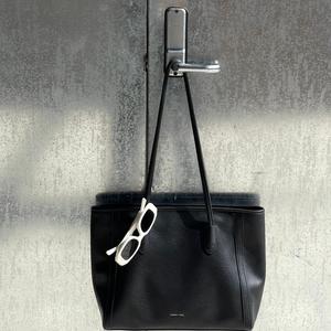 Sac à main structuré en cuir tanné végétal minimaliste 2026, avec poignée supérieure et bandoulière, pour femmes, inspiré des créateurs de luxe - Product Image 2