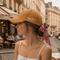 Op maat gemaakte unisex roze velours dobby fruit gestreepte baseballcap met blad- en bloemenprint sjaal lint strik knoop zomer strandvakantie buiten