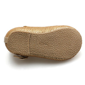 Tomaia in paillettes oro morbido <span class=keywords><strong>per</strong></span> bambini con fibbia con cinturino a T fibbia rotonda punta popolare balletti piatti in morbida pelle pu oro - Product Image 3