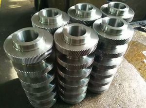 Rueda de engranaje helicoidal nueva personalizada de fábrica de China, hierro fundido forjado para componentes de núcleo de motor de construcción - Product Image 4