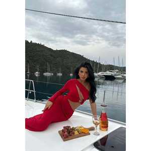 Gaun Pesta Vintage Merah Aria dengan Detail Aksesori Hati, Panjang Selutut, Model Empire, Bahan Spandex, Ruffle, Musim Dingin, Ukuran XL, Termasuk Lapisan Dalam - Product Image 3