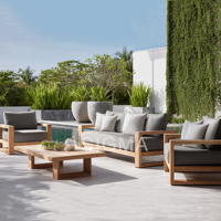 Moderner Outdoor-Teakholz-Sessel mit Weißem Kissen Luxuriöser Garten-Terrassen-Loungesessel Minimalistischer Rahmen für Villa und Poolbereich