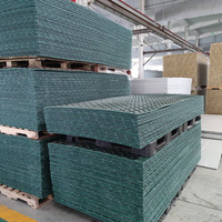 Tapis de protection au sol modulaires en PE, système d'interverrouillage, installation facile, découpe pour routes temporaires, chemins piétonniers, usage industriel