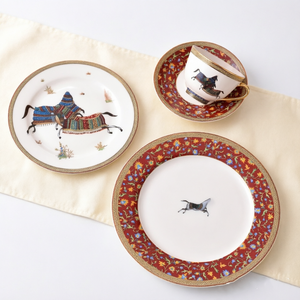 Service de table en porcelaine fine de haute qualité avec motif cheval, comprenant tasses à café, soucoupes et assiettes de mariage, pour la vente en gros - Product Image 5