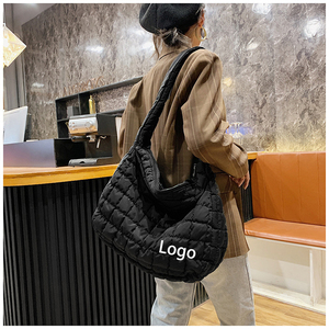 Sac fourre-tout matelassé tendance de couleur unie pour femme, sac à bandoulière léger en coton rembourré avec fermeture éclair - Product Image 4