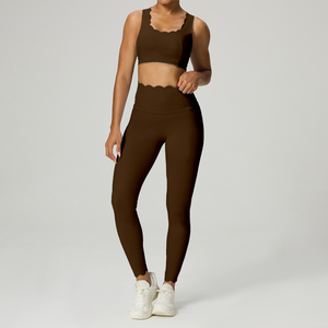 Conjunto de ropa deportiva de gimnasio: Leggings de cintura alta con efecto levantacola y diseño de borde, y sujetador deportivo de espalda descubierta con cuello cruzado, dos piezas. - Product Image 4