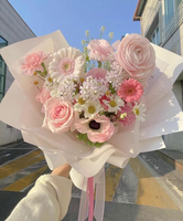 Papier d'emballage en rouleau imperméable en plastique à fleurs magnifiques, le plus vendu en gros pour cadeaux