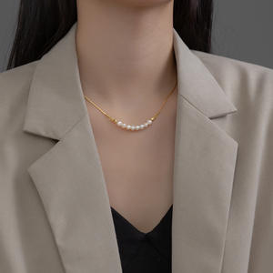 Collar de Cadena con Perlas y Etiqueta Colgante Estilo Inglés en Plata S925 para Mujer, Accesorio D9655 - Product Image 2