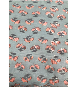 Tela de algodón estampada con flores azulgrises y motivo de flores en rosa coral, textil suave y transpirable para confección de kurtis y dupattas. - Product Image 3