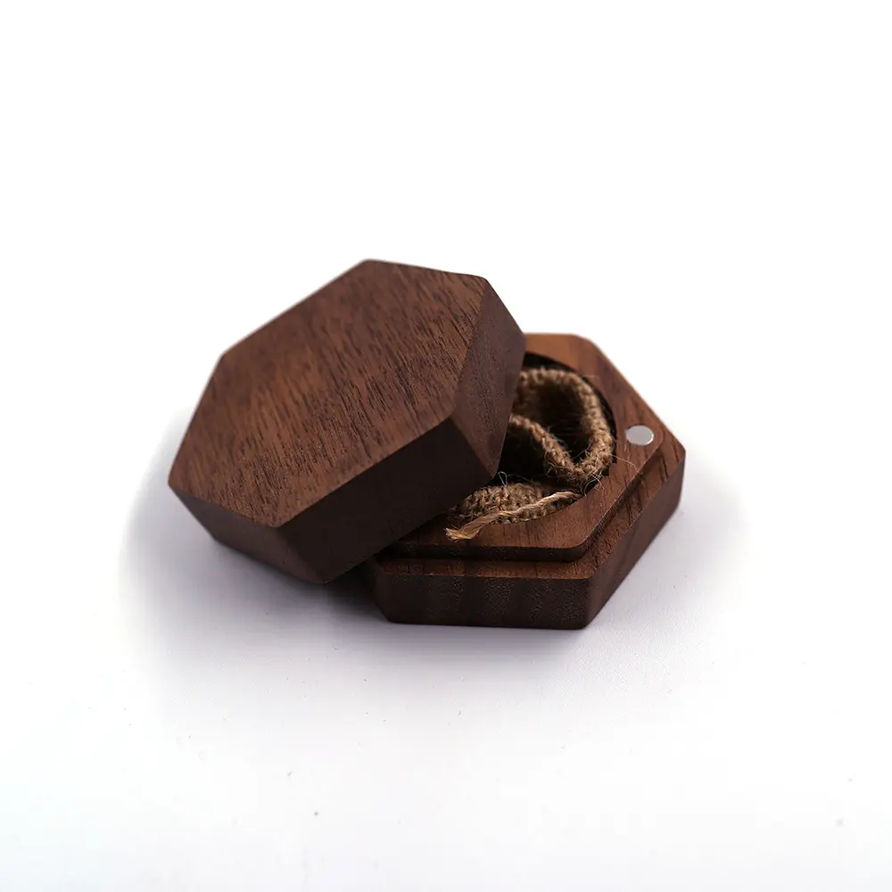 Custom Gegraveerd Hout Ring Box Houder Graveren Logo Datum Naam Huwelijksverjaardag Zwarte Walnoot Ring Kleine Houten Sieraden Doos