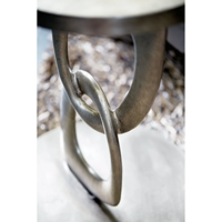 Tables d'appoint modernes en métal de qualité supérieure avec un style artisanal, pieds robustes et plateau lisse pour salon et bureau