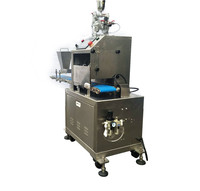 Machine de fabrication de pâtisserie, pour arrosage de blancs d'œuf et de sésame
