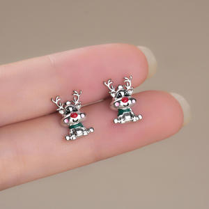 Lindos pendientes de renos, diseño de dibujos animados en aleación plateada, para regalo unisex, joyería. - Product Image 5