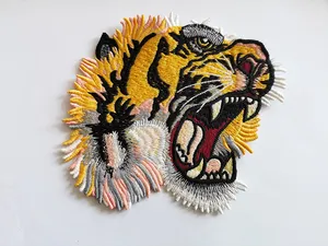 Échantillon gratuit de vêtements personnalisés tissu de broderie tissé Logo coudre sur des patchs pour vêtements chapeaux sacs badges brodés à repasser sur patch