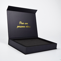Boîte d'invitation de mariage à fermeture magnétique, boîte rigide de luxe, matériaux recyclés, logo en feuille d'or, noir mat, doublure en éponge